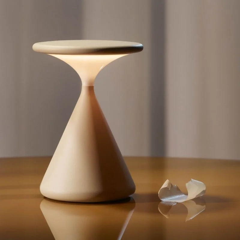 Bezdrátová stolní lampa | Design přesýpacích hodin