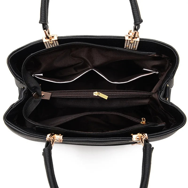 Dámská crossbody kabelka s květinovým přívěskem