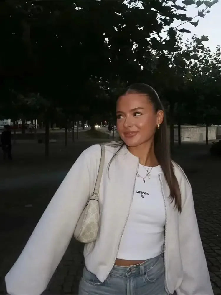 Dámská ležérní bunda typu bomber uvolněného střihu