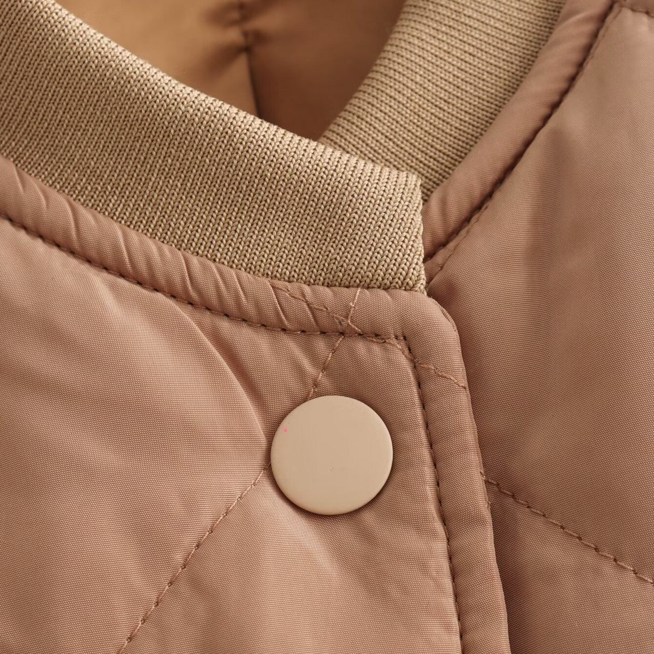 Dámská prošívaná polyesterová bunda bomber | Stylové zkrácené zimní svrchní oblečení