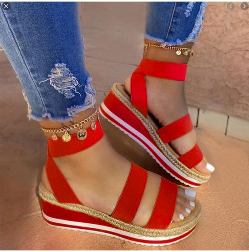 Dámské espadrilky na klínku s překříženými pásky a otevřenou špičkou
