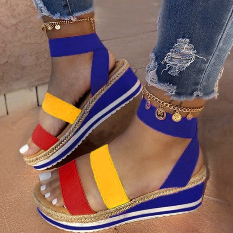 Dámské espadrilky na klínku s překříženými pásky a otevřenou špičkou