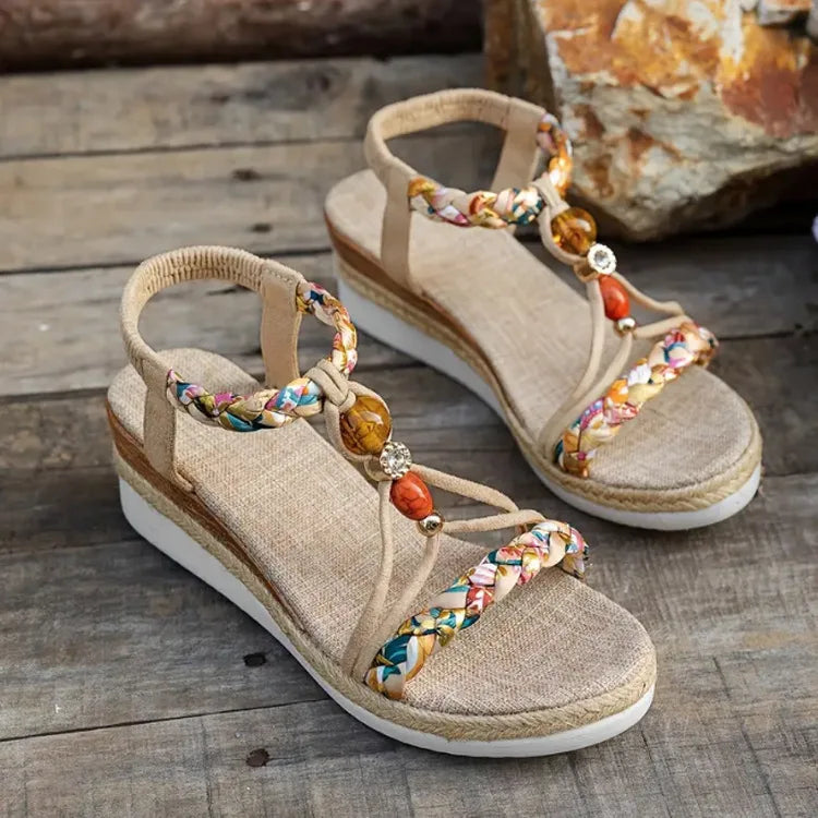Dámské letní sandály na klínku v boho stylu