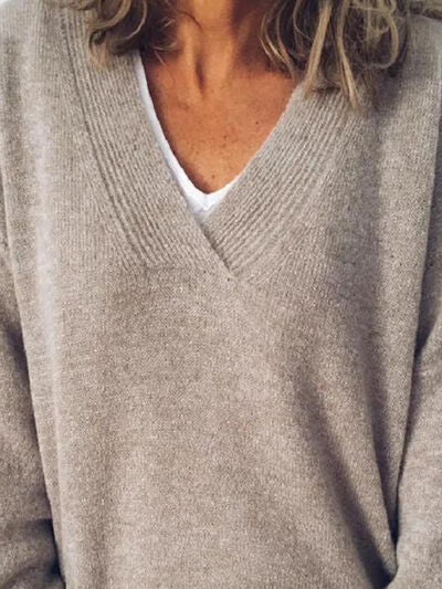Dámský elegantní oversized svetr s výstřihem do V
