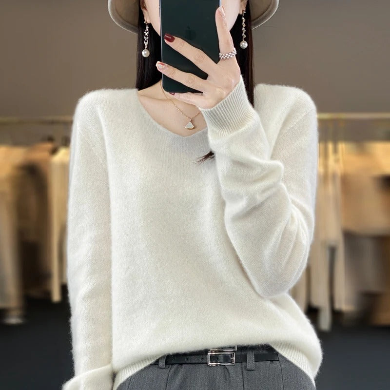 Dámský vlněný svetr s výstřihem do V