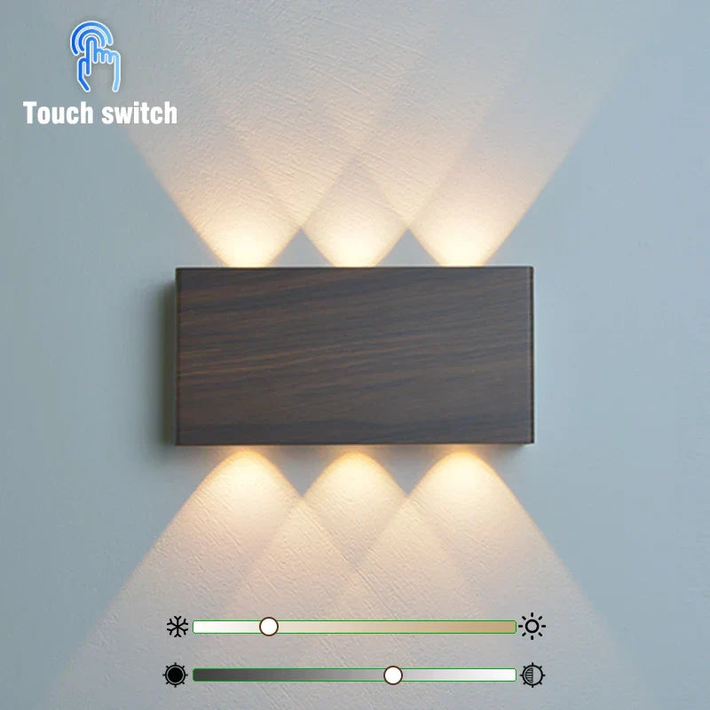 Dobíjecí nástěnné svítidlo | Minimalistický design s texturou dřeva