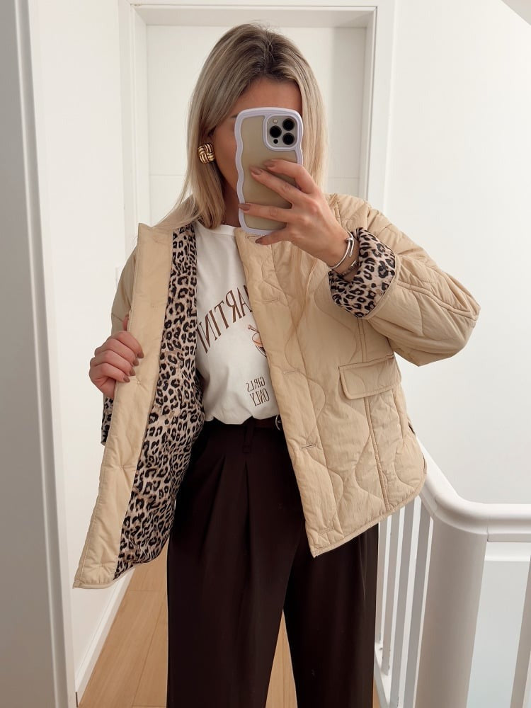 Elegantní bunda s levhartí podšívkou - šik a moderní