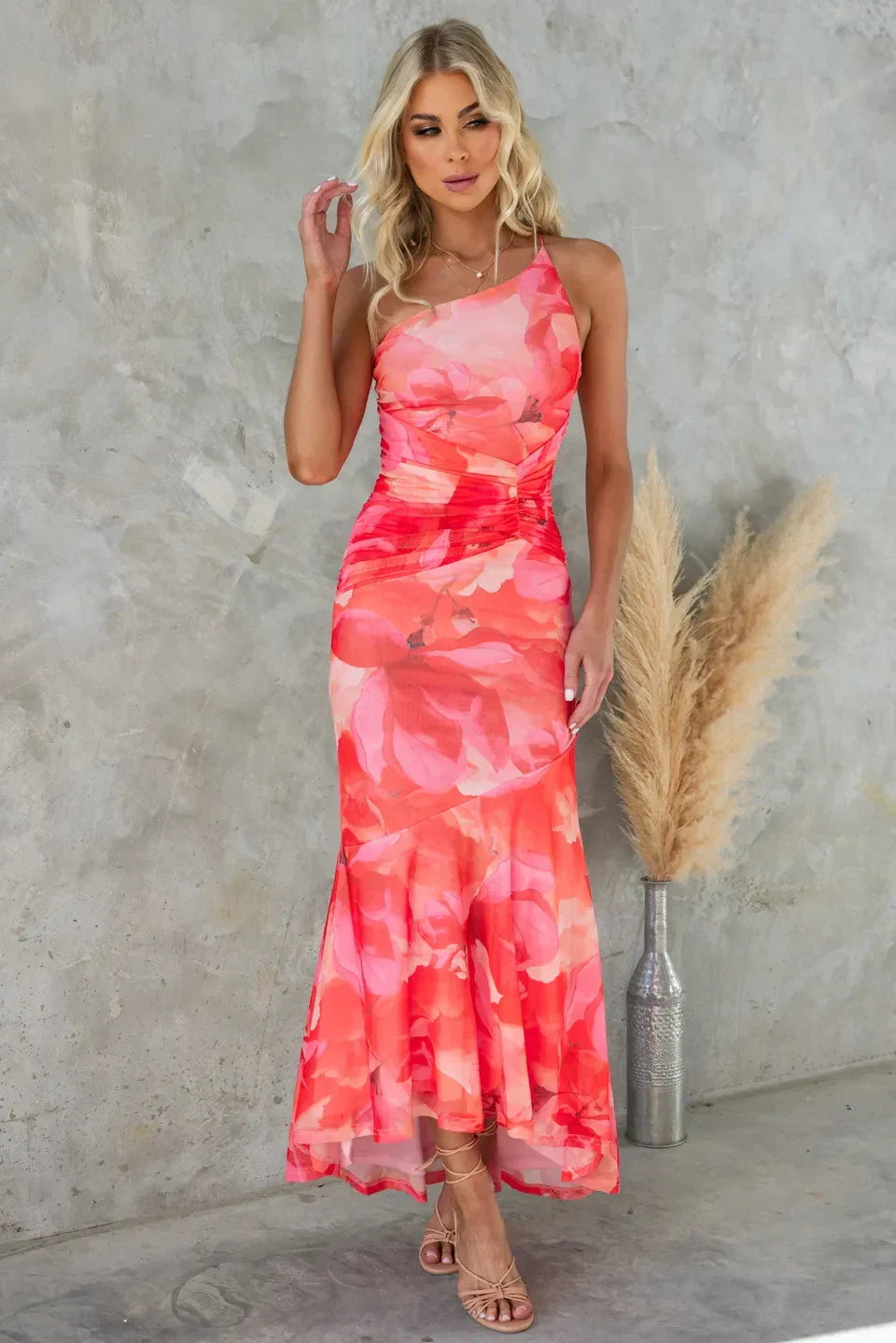 Elegantní květované midi šaty do teplého počasí