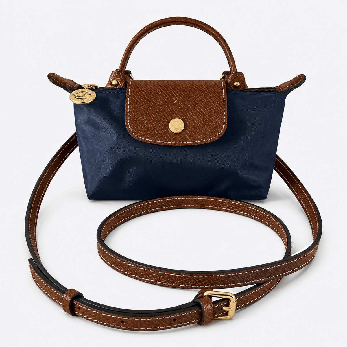 Elegantní malá crossbody kabelka s univerzálním designem a nastavitelným popruhem