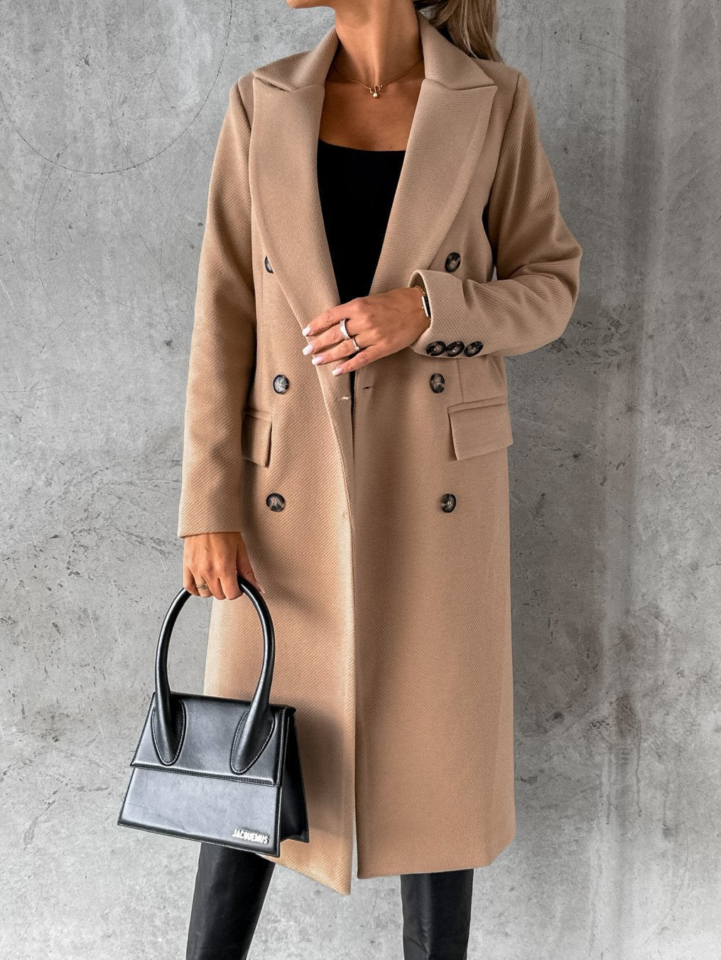 Elegantní zimní kabát se stylovým a hřejivým designem