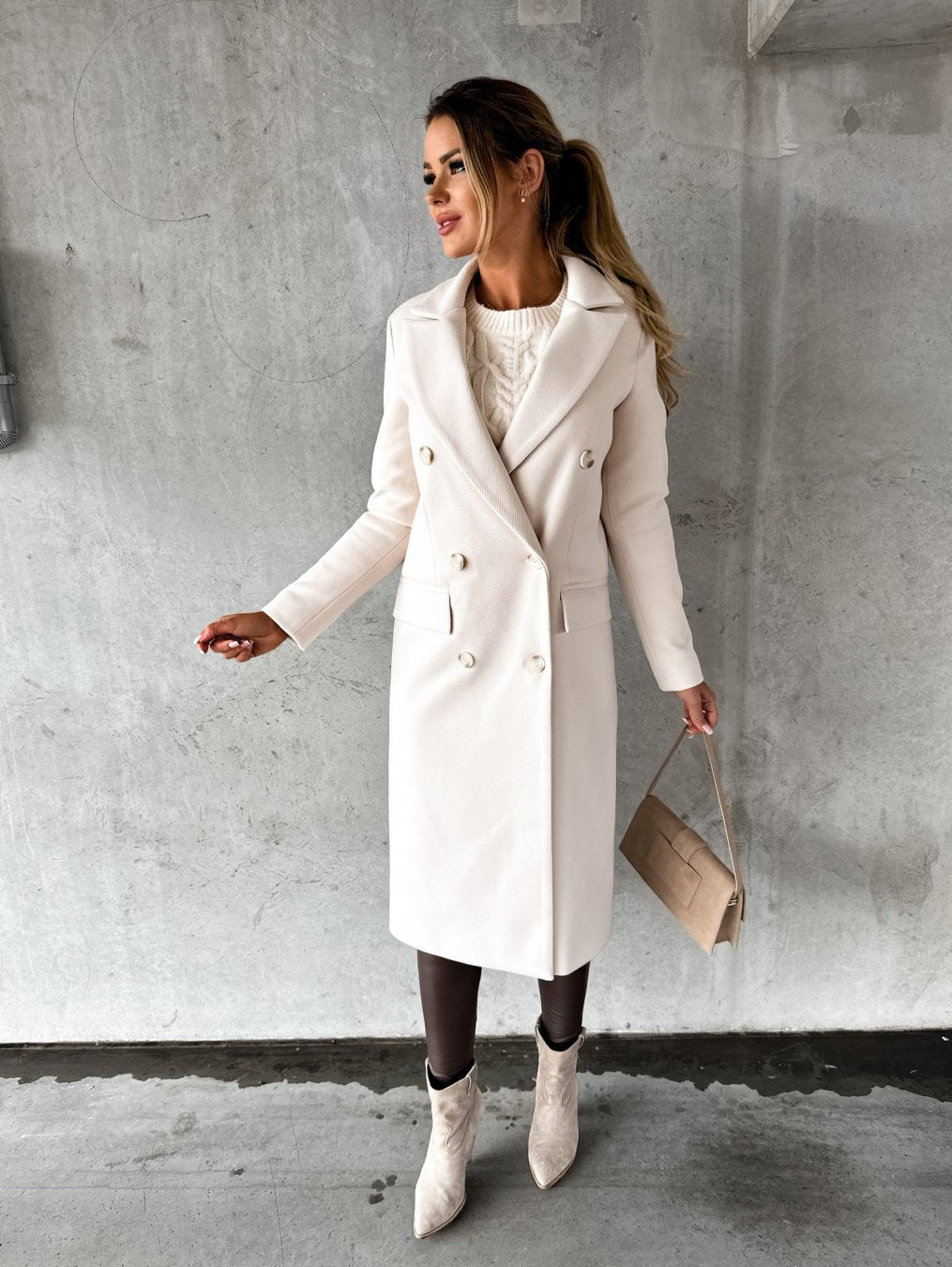 Elegantní zimní kabát se stylovým a hřejivým designem