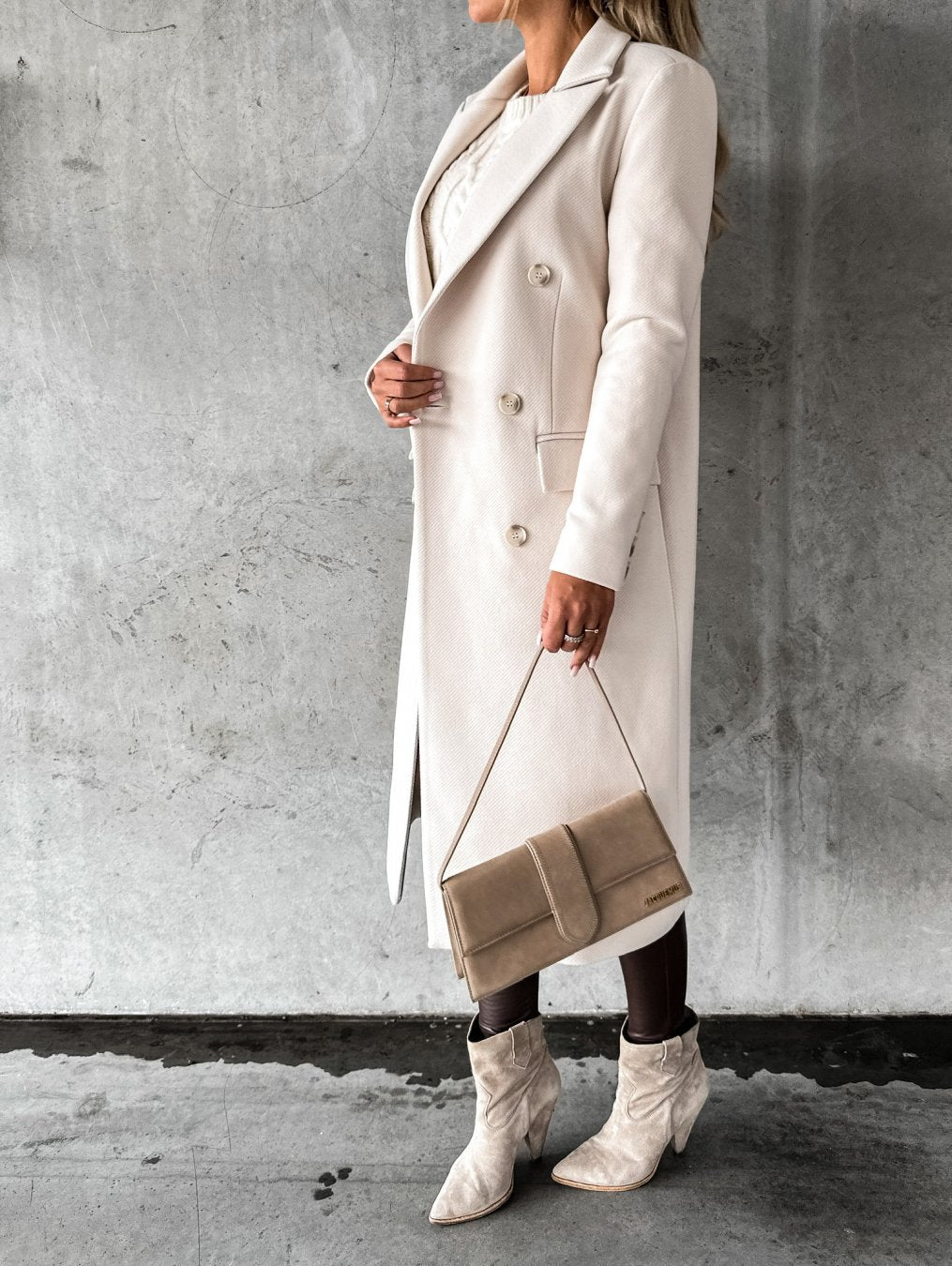Elegantní zimní kabát se stylovým a hřejivým designem