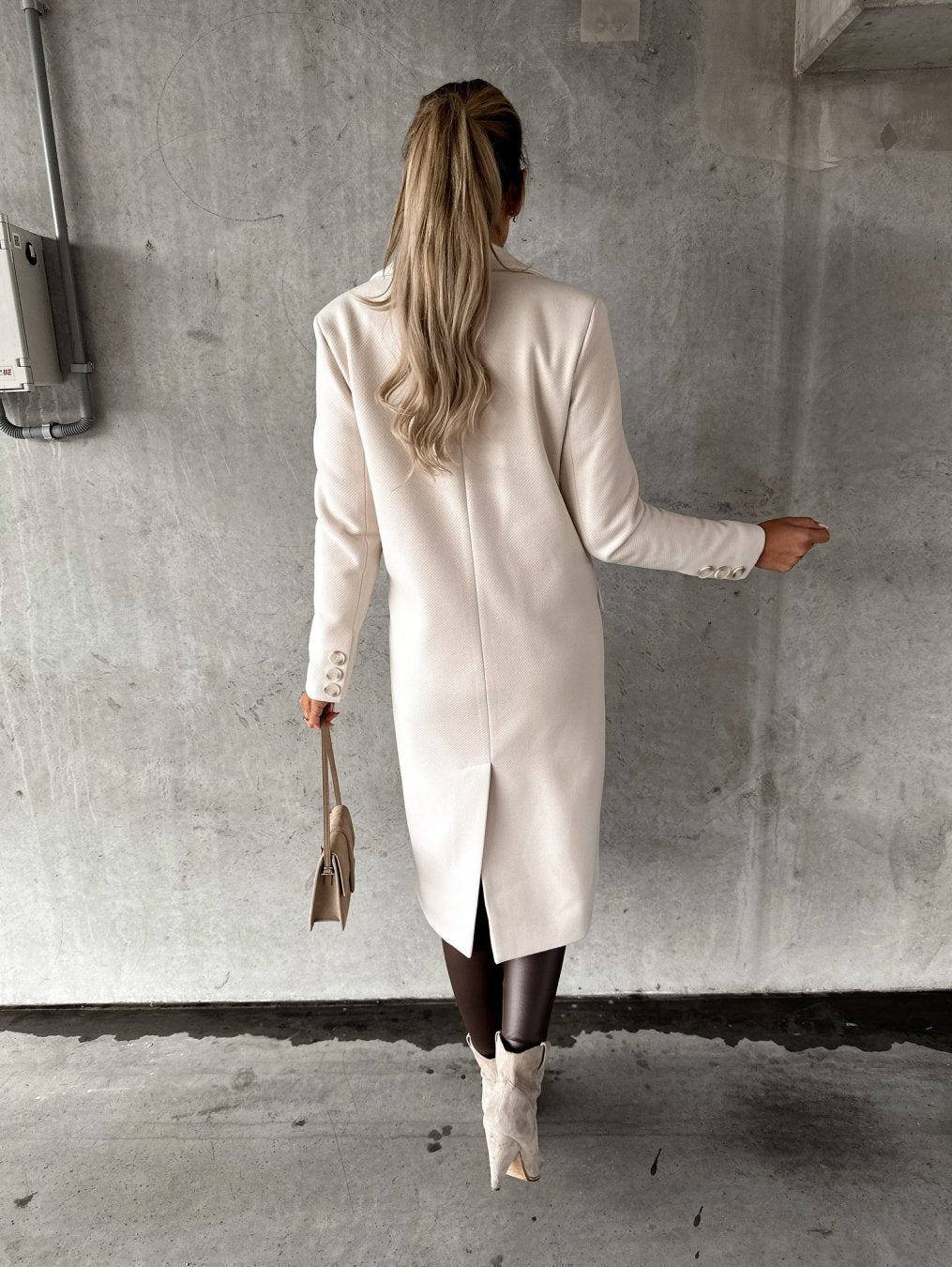 Elegantní zimní kabát se stylovým a hřejivým designem
