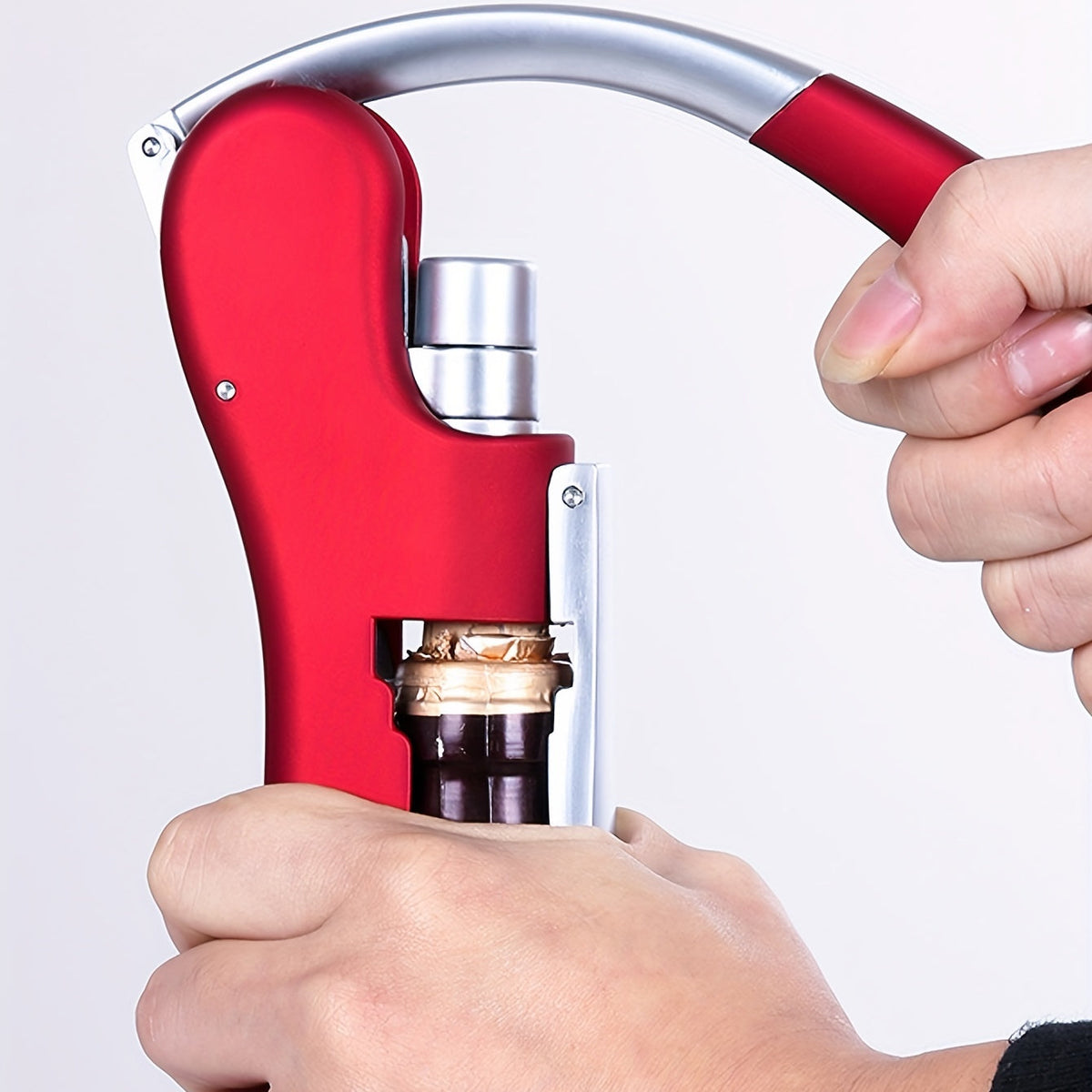 Ergonomická vývrtka – rychlé a bezpečné otevírání lahví vína pro domácnost i gastronomii