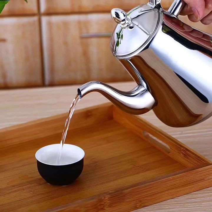 Indukční konvice pro rychlé a čisté vaření v moderním designu