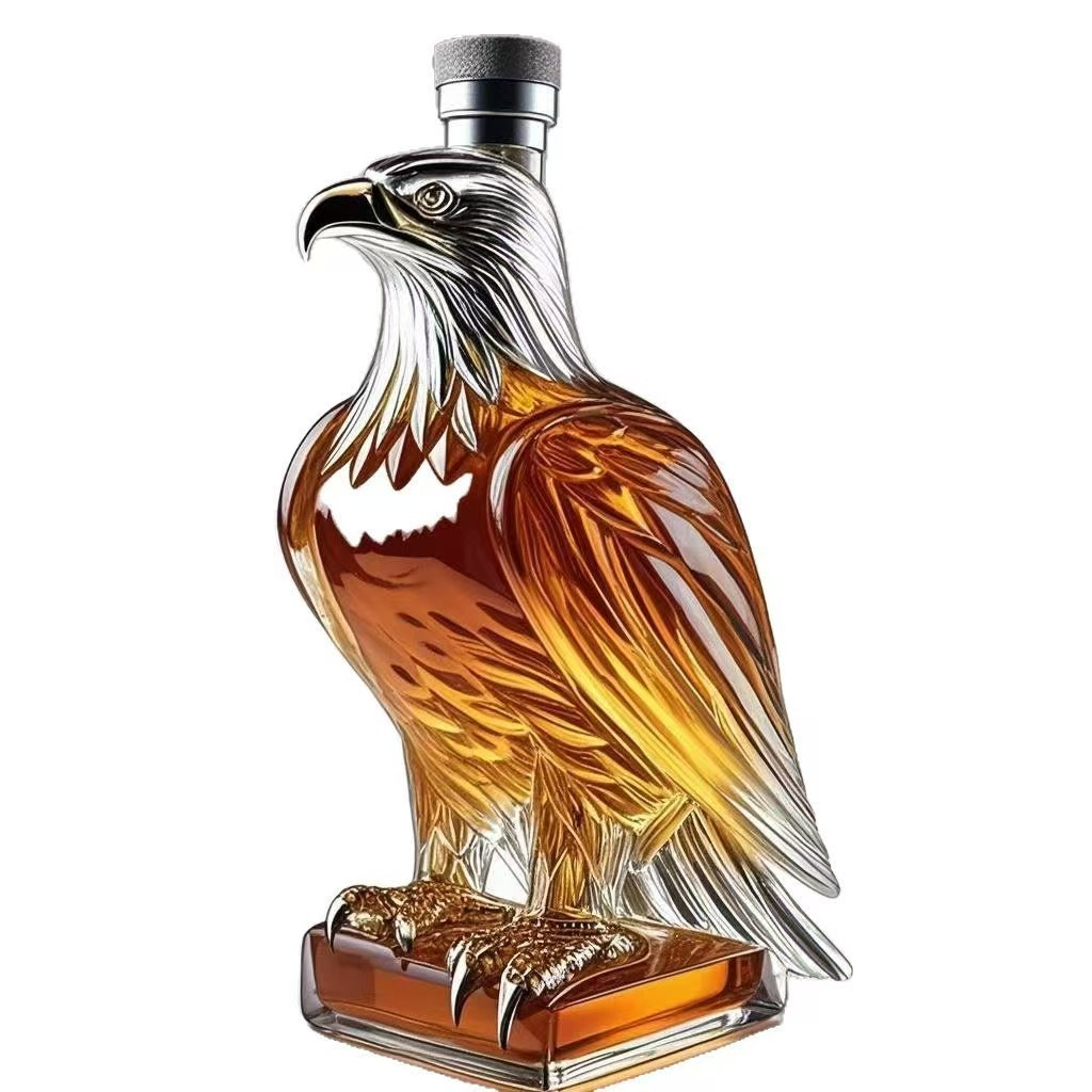 Karafa na whisky ve tvaru orla
