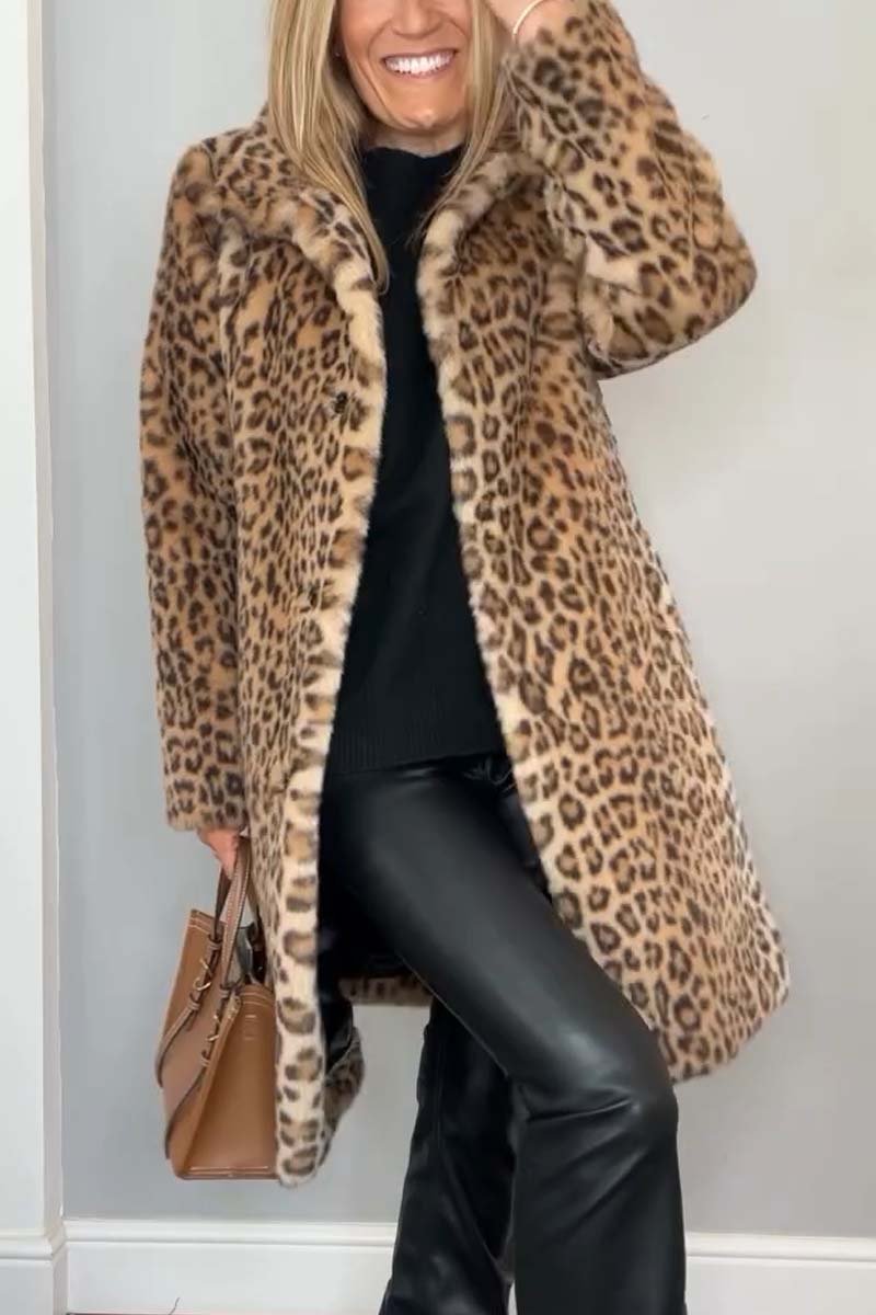 Luxusní dámský kabát s leopardím vzorem a vypasovanou siluetou