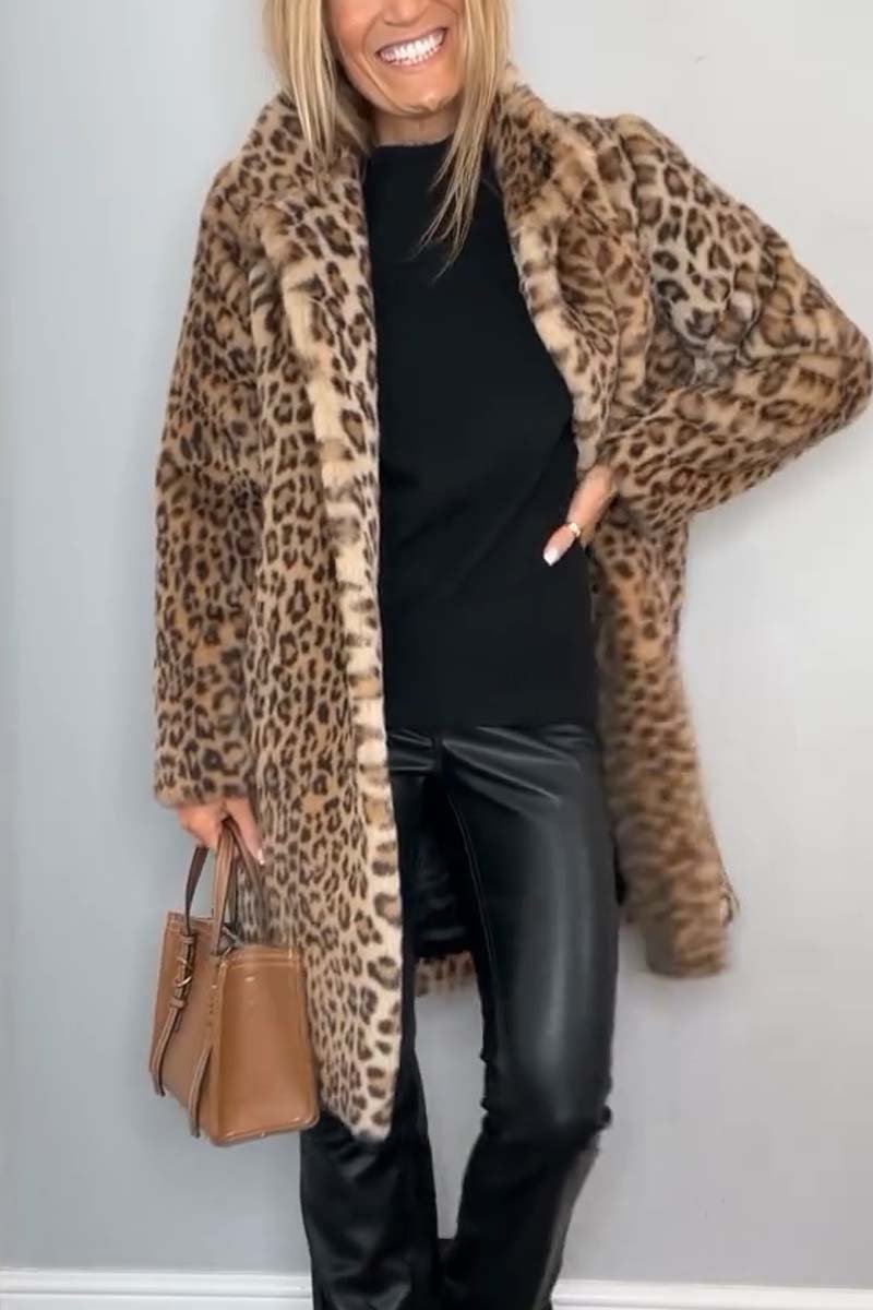 Luxusní dámský kabát s leopardím vzorem a vypasovanou siluetou
