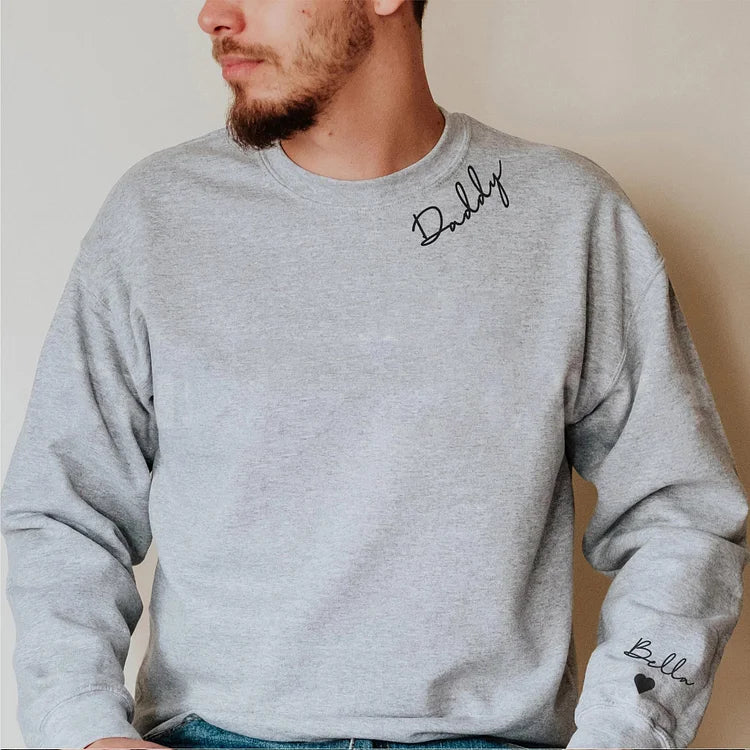 Mikina s možností personalizace jmény na rukávu