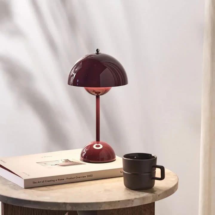 Moderní bezdrátová stolní LED lampa se stmíváním