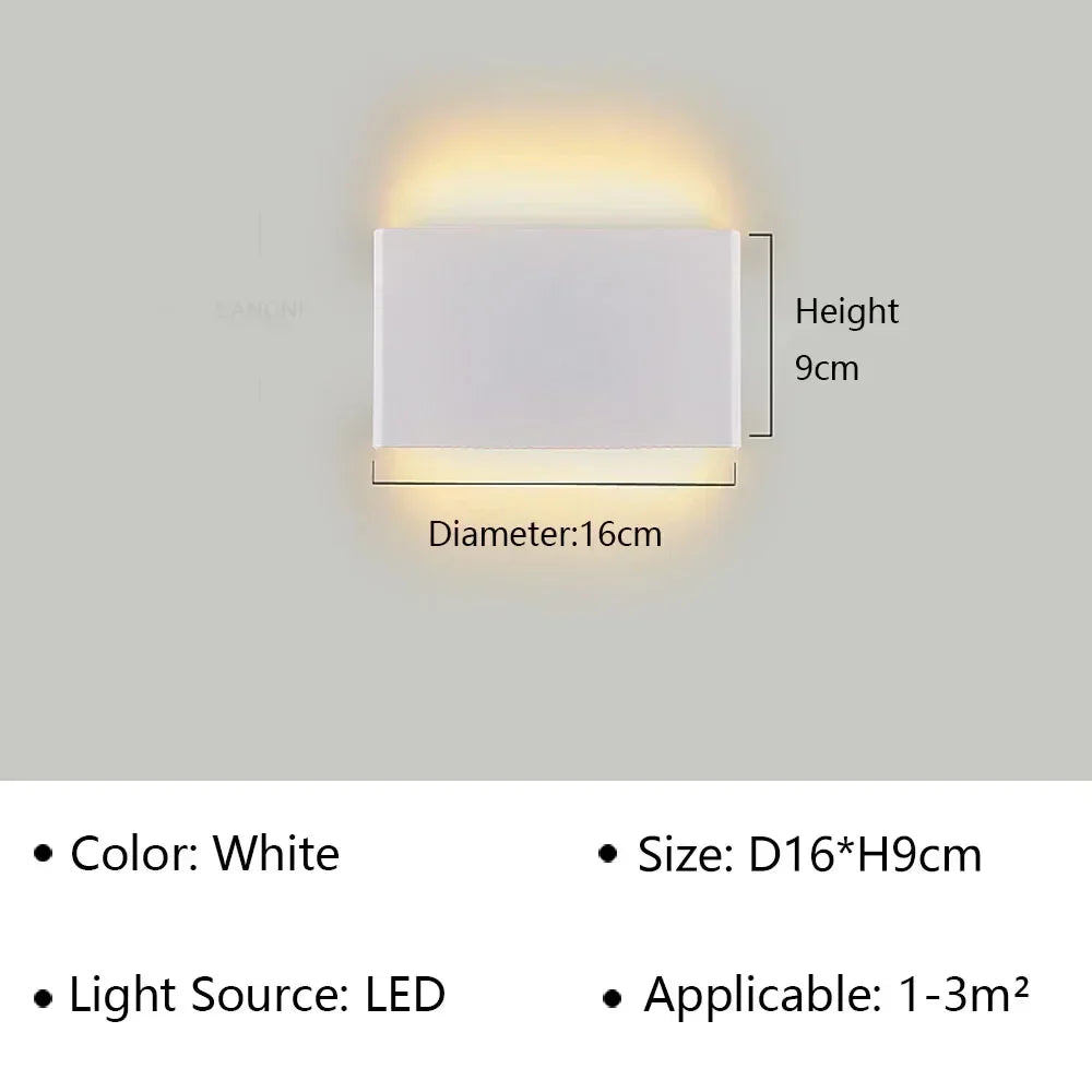 Moderní LED nástěnné svítidlo s elegantním designem a teplým světlem do ložnice, chodby a koupelny