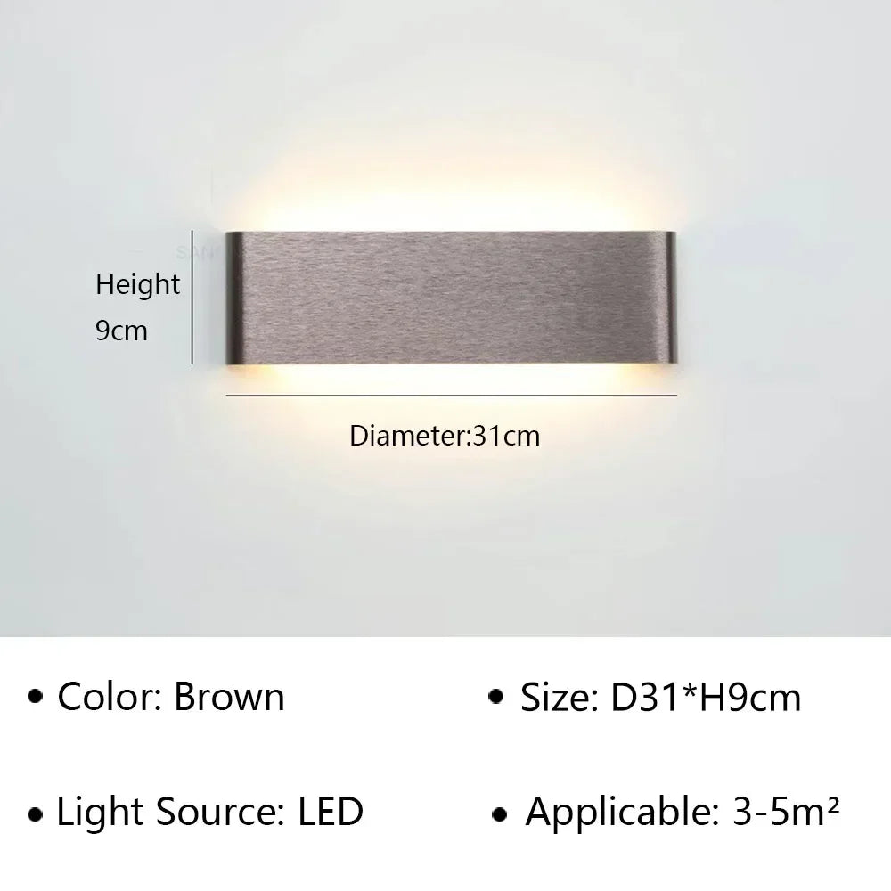 Moderní LED nástěnné svítidlo s elegantním designem a teplým světlem do ložnice, chodby a koupelny