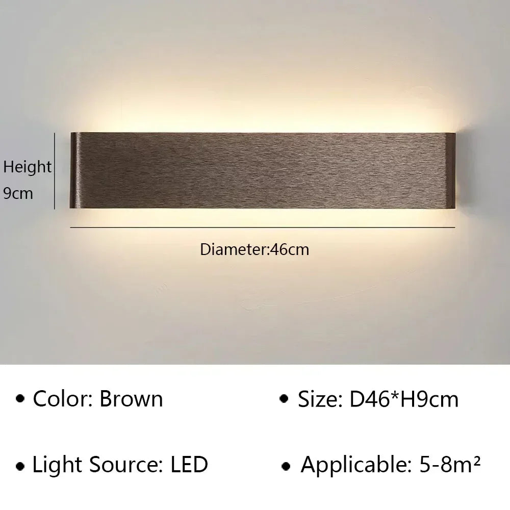 Moderní LED nástěnné svítidlo s elegantním designem a teplým světlem do ložnice, chodby a koupelny