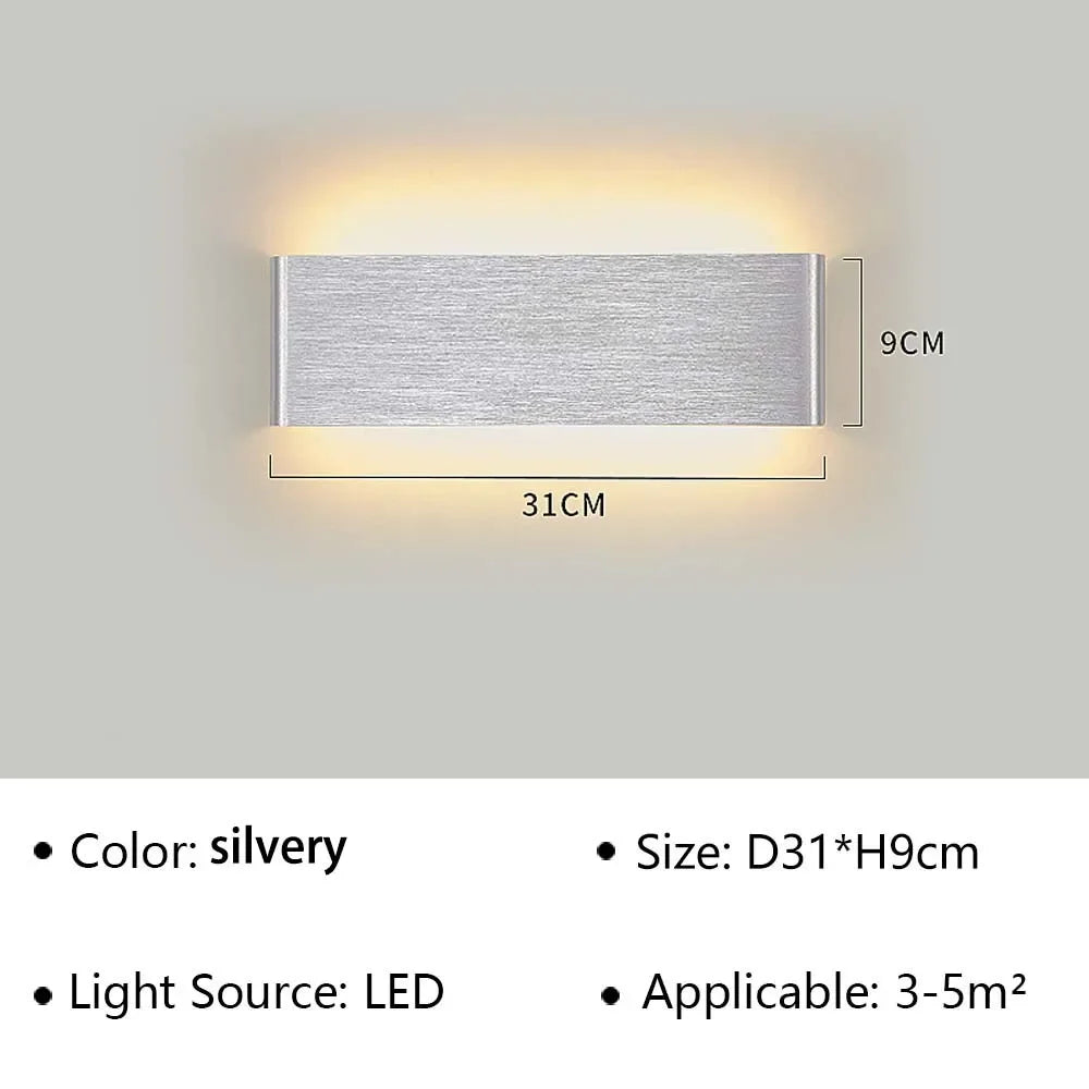 Moderní LED nástěnné svítidlo s elegantním designem a teplým světlem do ložnice, chodby a koupelny