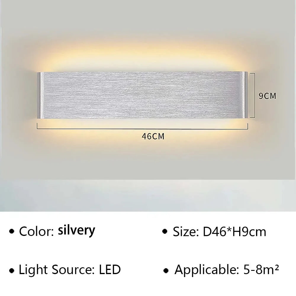 Moderní LED nástěnné svítidlo s elegantním designem a teplým světlem do ložnice, chodby a koupelny