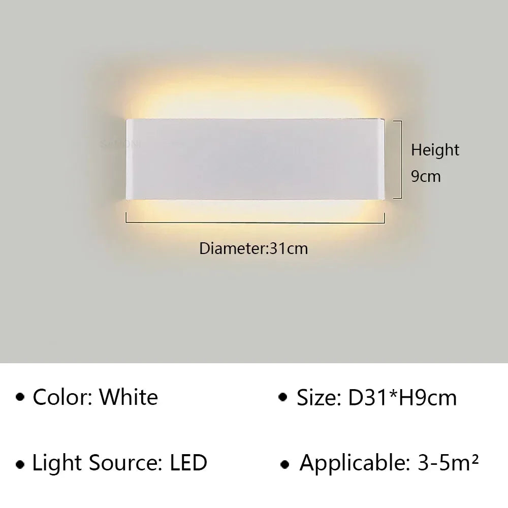 Moderní LED nástěnné svítidlo s elegantním designem a teplým světlem do ložnice, chodby a koupelny