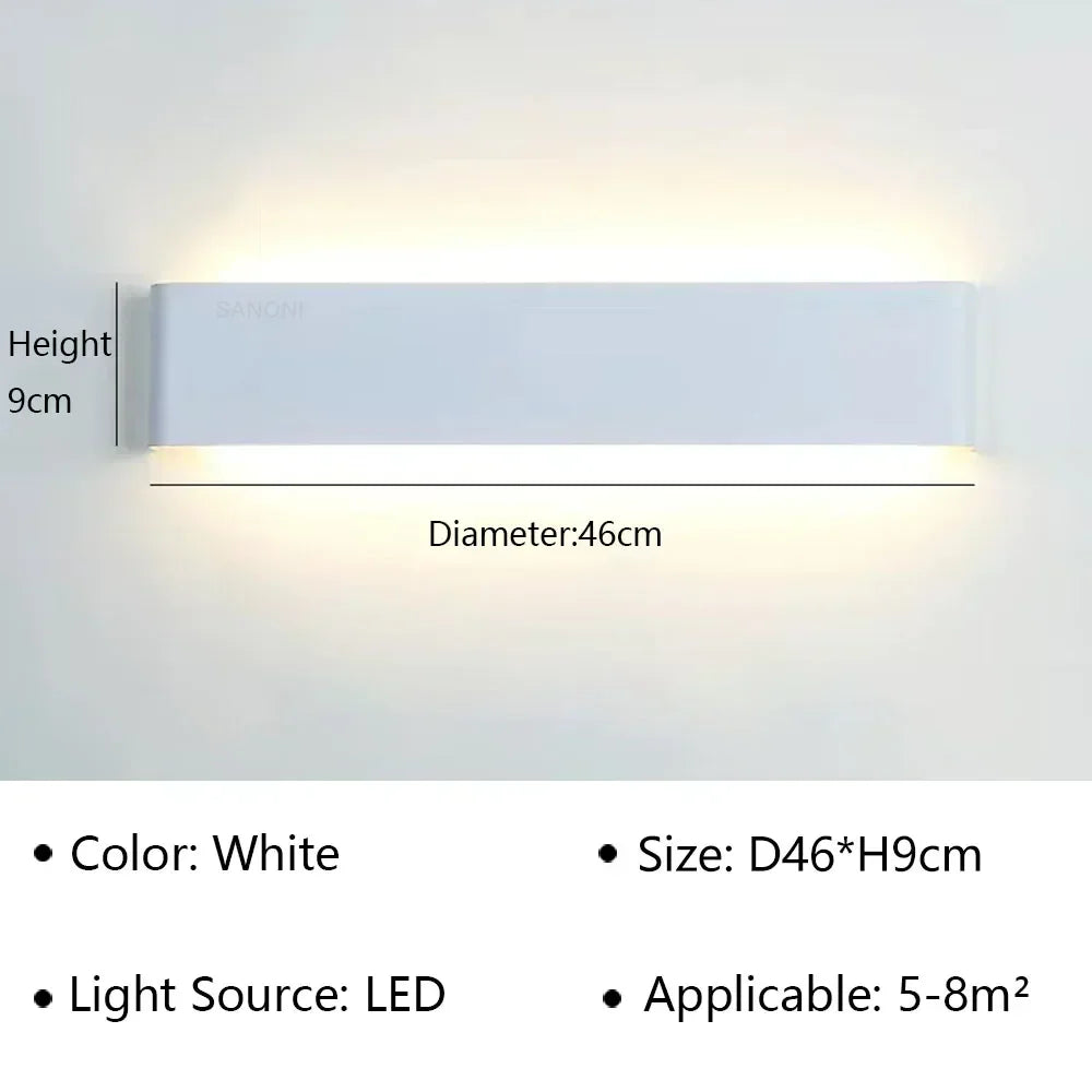 Moderní LED nástěnné svítidlo s elegantním designem a teplým světlem do ložnice, chodby a koupelny