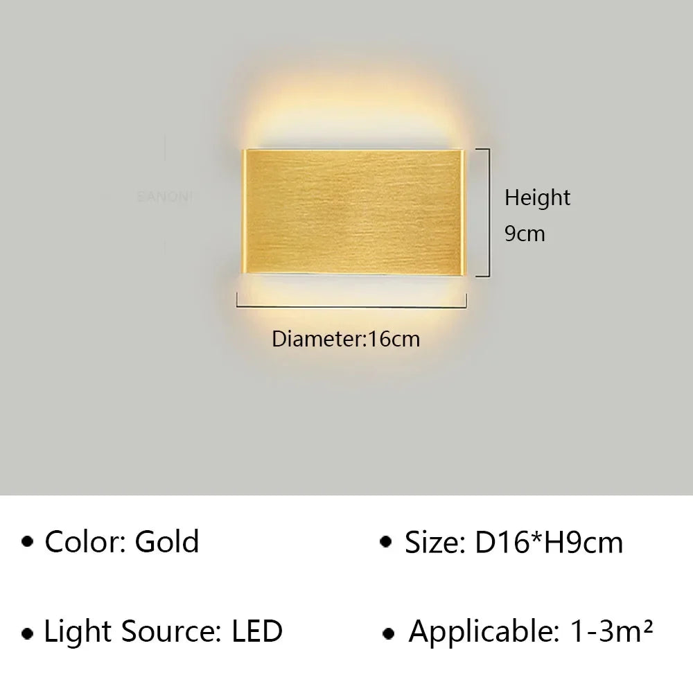 Moderní LED nástěnné svítidlo s elegantním designem a teplým světlem do ložnice, chodby a koupelny