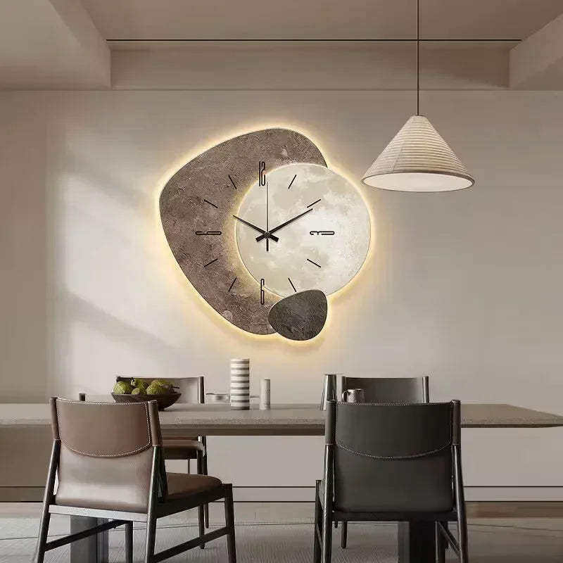 Moderní nástěnné hodiny s unikátním designem