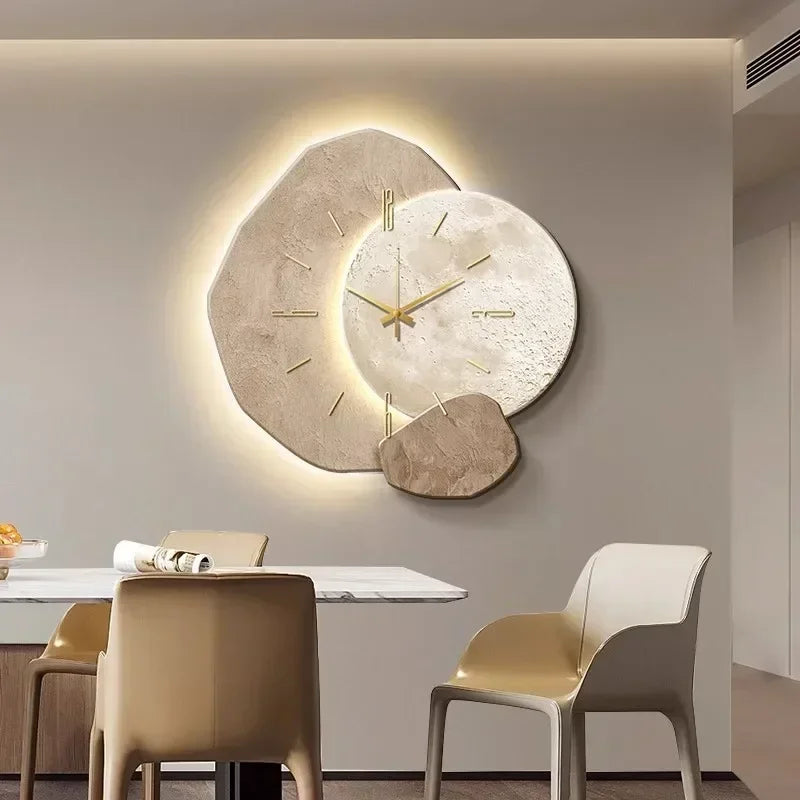 Moderní nástěnné hodiny s unikátním designem