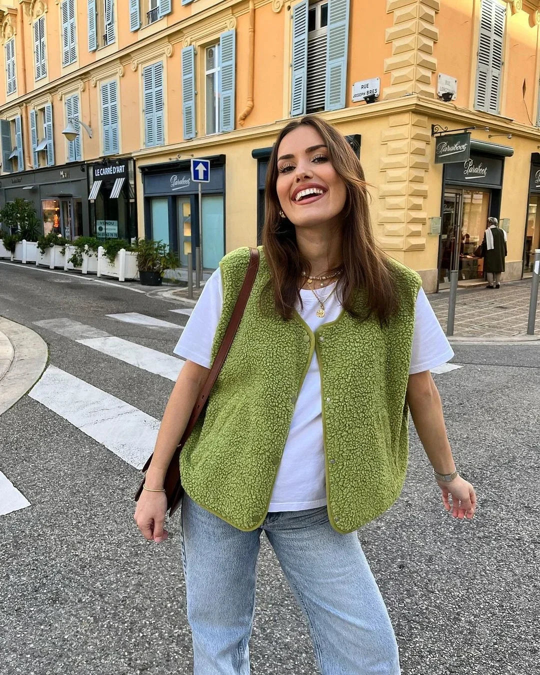 Módní dámská vestička na knoflíky