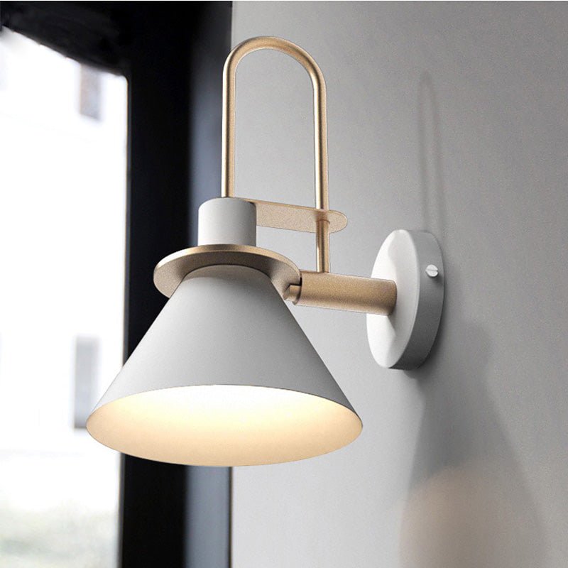 Nástěnná lampa Mono | Postmoderní kovová nástěnná lampa od Marca Belliniho