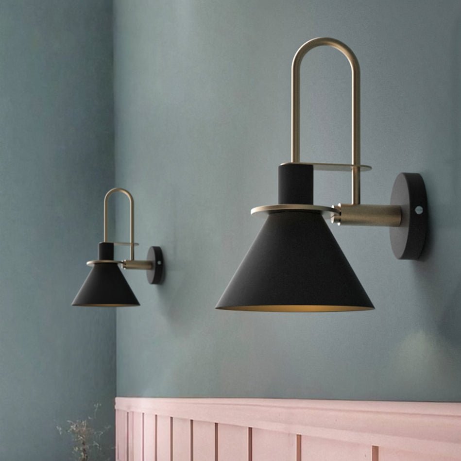 Nástěnná lampa Mono | Postmoderní kovová nástěnná lampa od Marca Belliniho