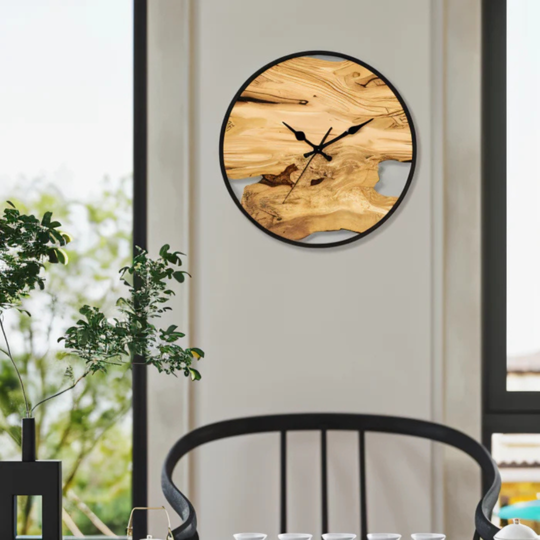 Nástěnné hodiny v minimalistickém designu s čistými liniemi