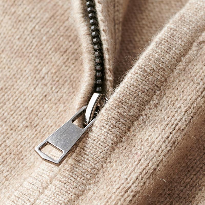 Pánský klasický svetr na krátký zip – všestranný elegantně-neformální pulovr