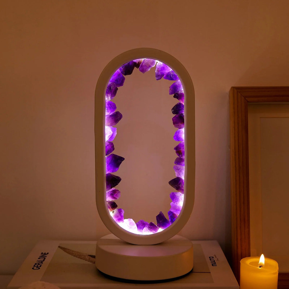 Přírodní ametystová lampa – ručně vyráběná relaxační a meditační lampa v fialové barvě do interiéru