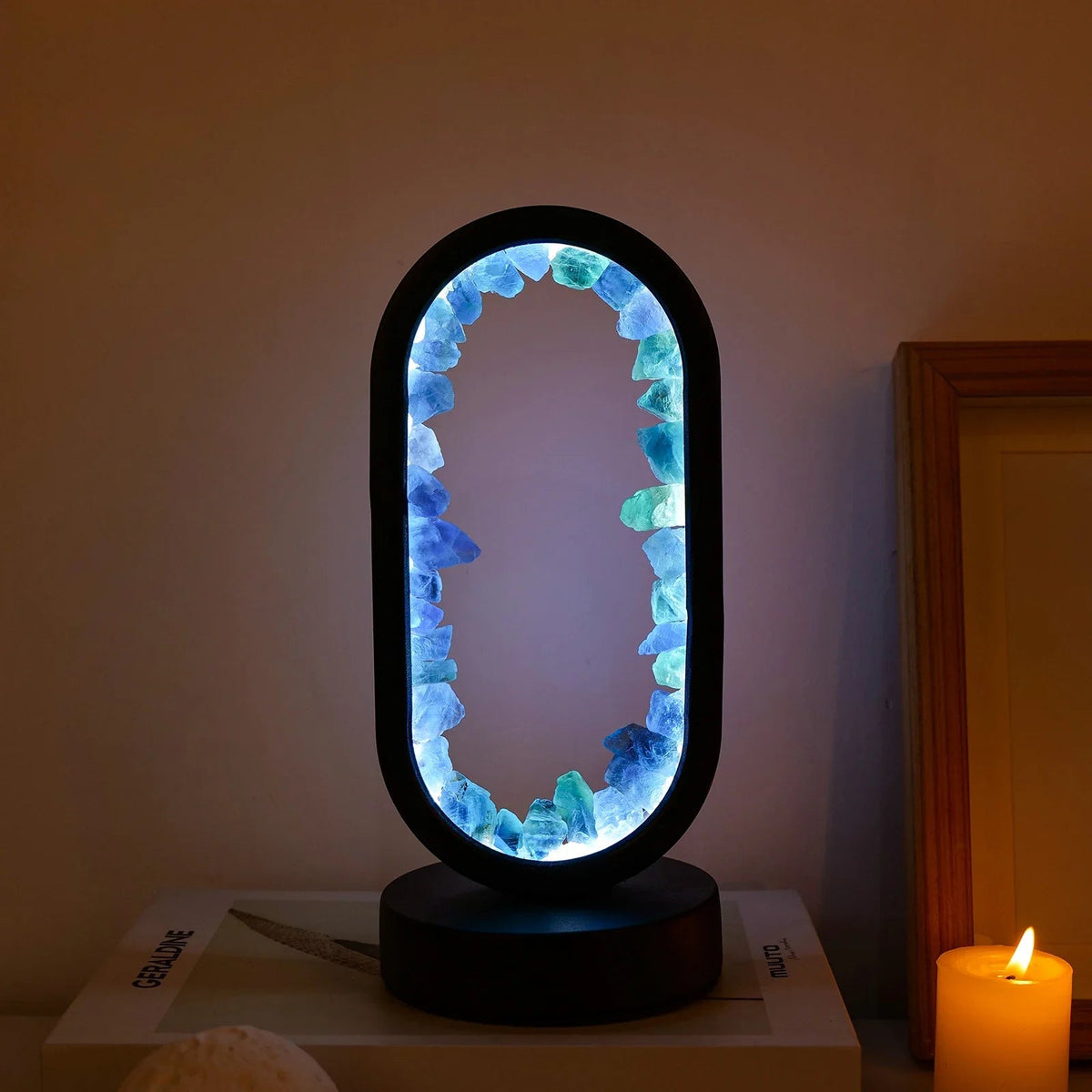 Přírodní ametystová lampa – ručně vyráběná relaxační a meditační lampa v fialové barvě do interiéru
