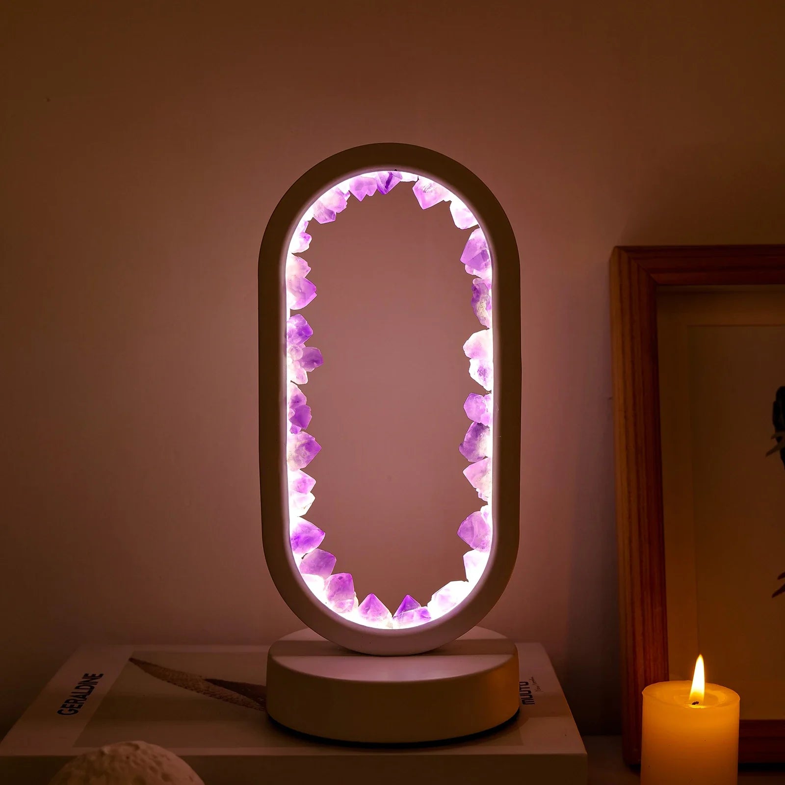 Přírodní ametystová lampa – ručně vyráběná relaxační a meditační lampa v fialové barvě do interiéru