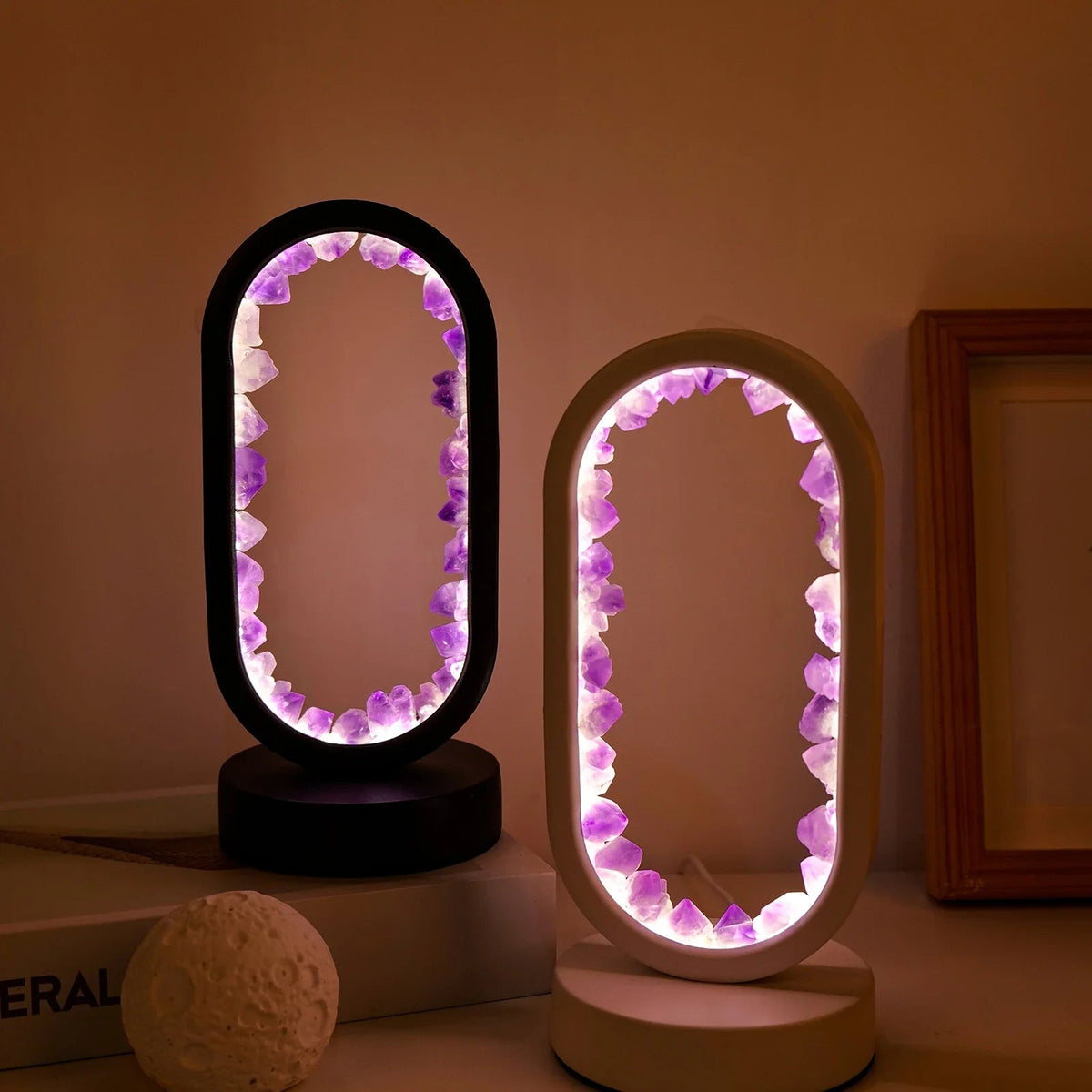 Přírodní ametystová lampa – ručně vyráběná relaxační a meditační lampa v fialové barvě do interiéru