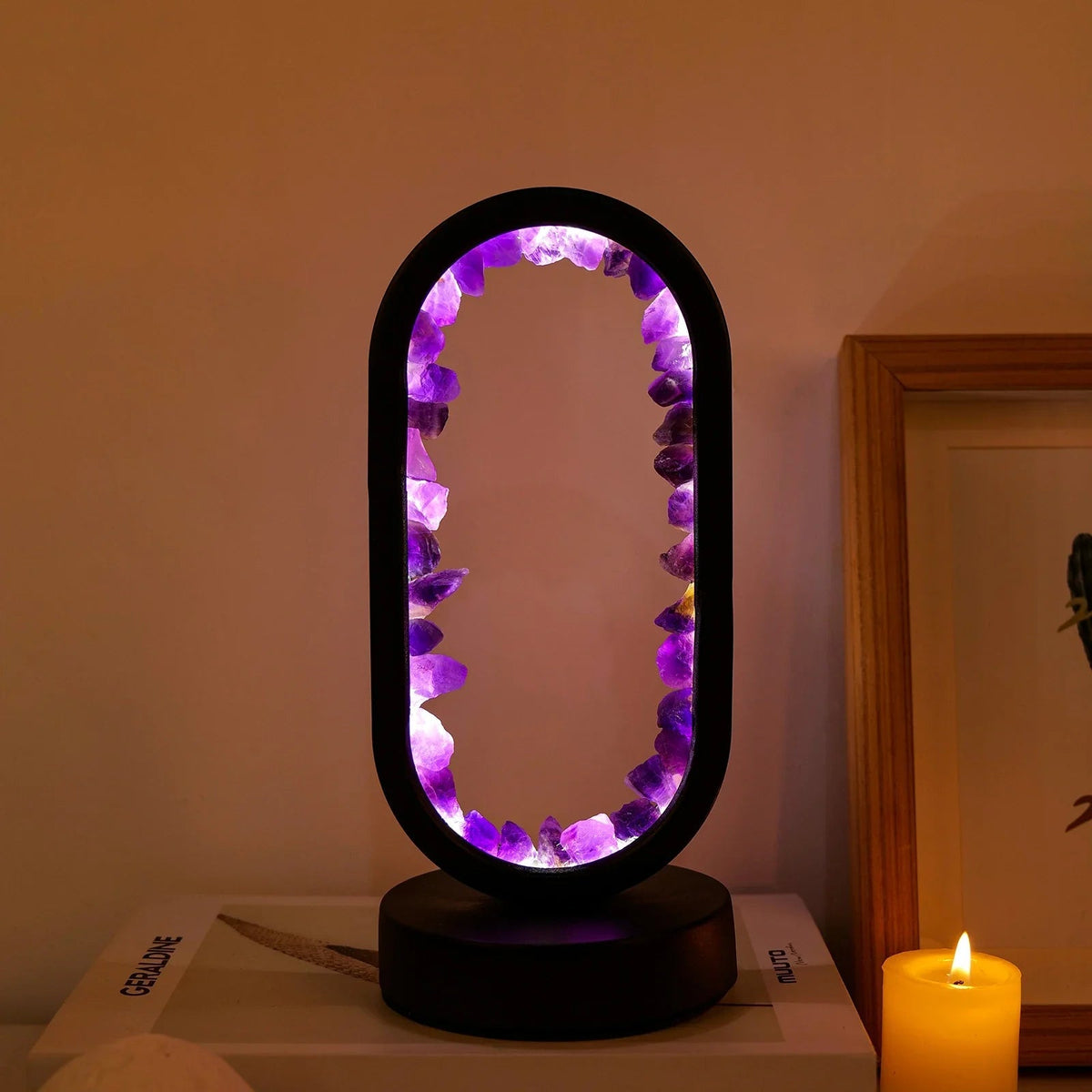 Přírodní ametystová lampa – ručně vyráběná relaxační a meditační lampa v fialové barvě do interiéru