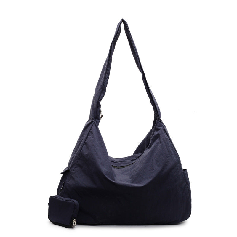 Prostorná kabelka typu hobo pro každodenní styl