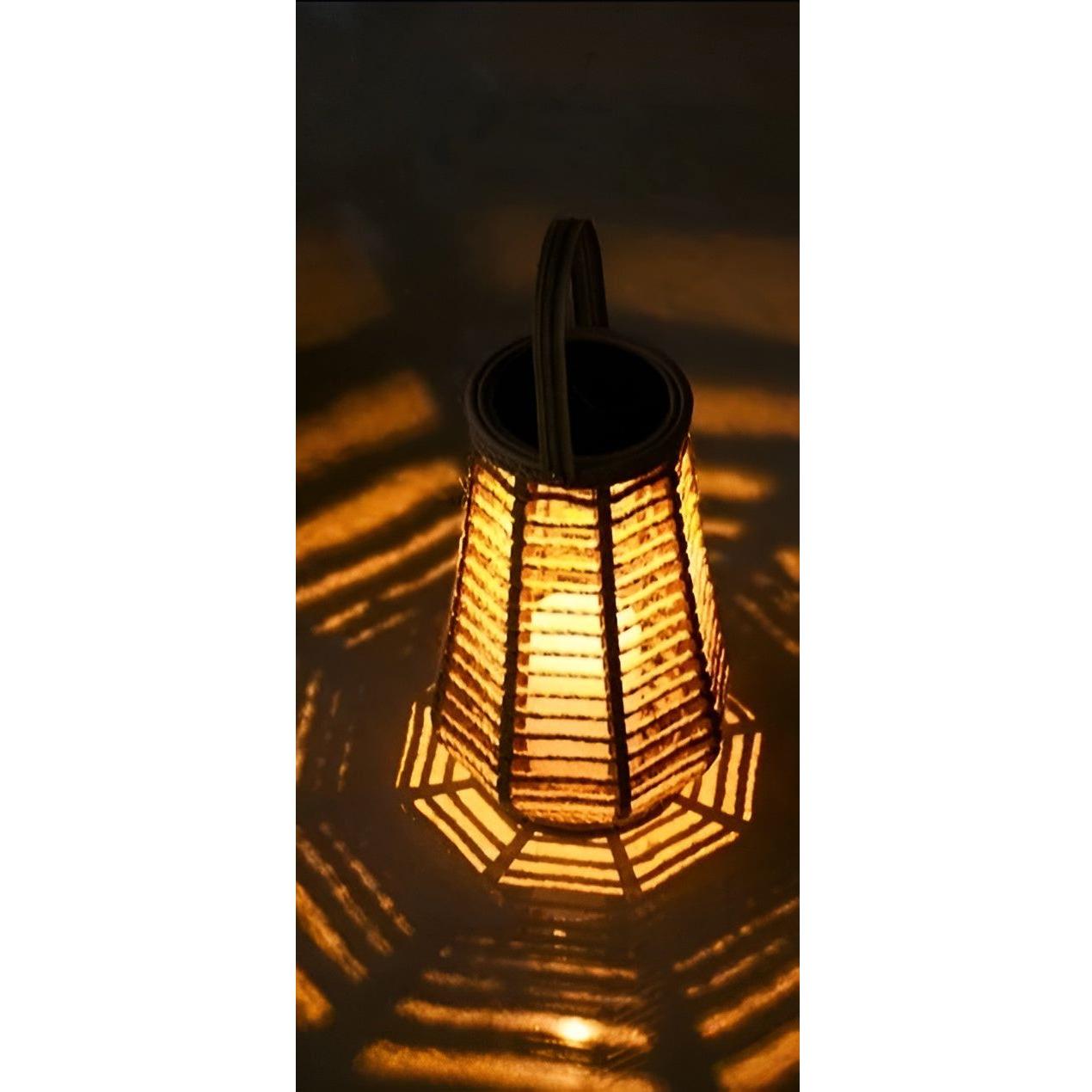 Ratanová solární zahradní lampa s automatickým osvětlením pro venkovní použití