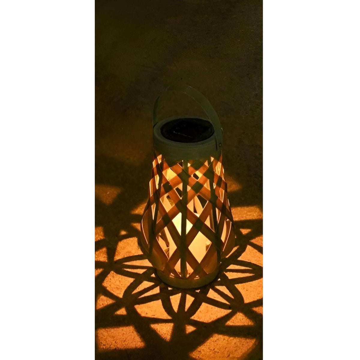 Ratanová solární zahradní lampa s automatickým osvětlením pro venkovní použití