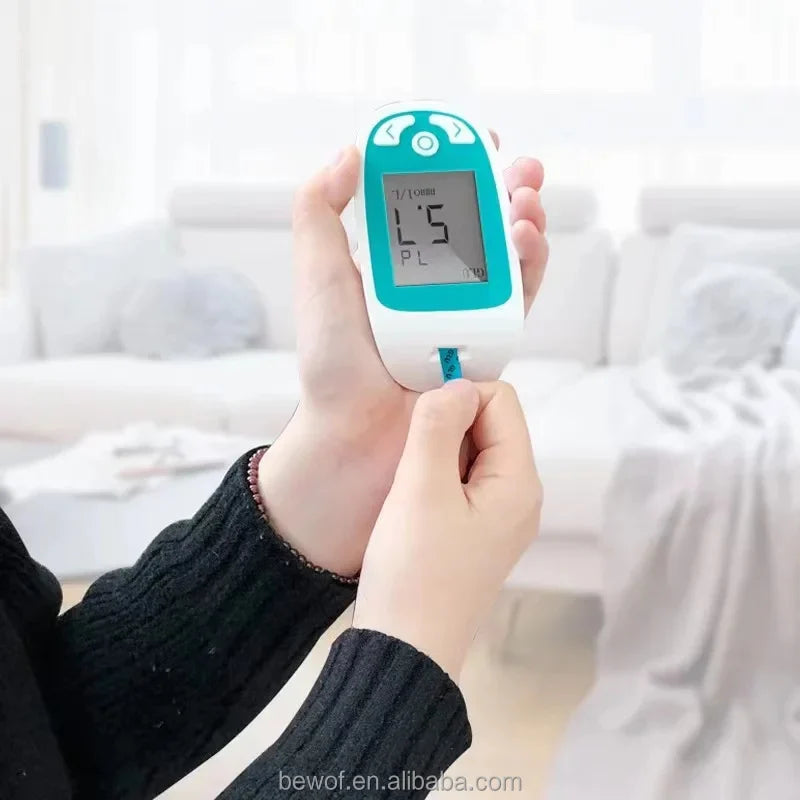 Sada přístroje na měření cholesterolu a cukru v krvi pro domácí použití, multifunkční měřič, kompaktní a snadno použitelný