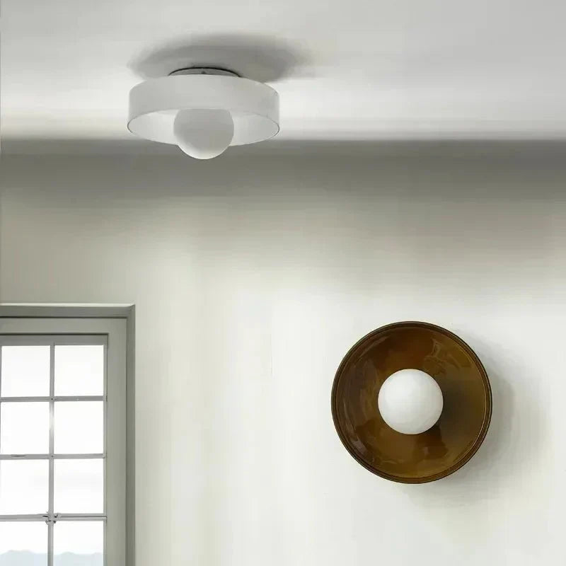 Skleněné stropní svítidlo v skandinávském designu – Atmosférické osvětlení do každého interiéru