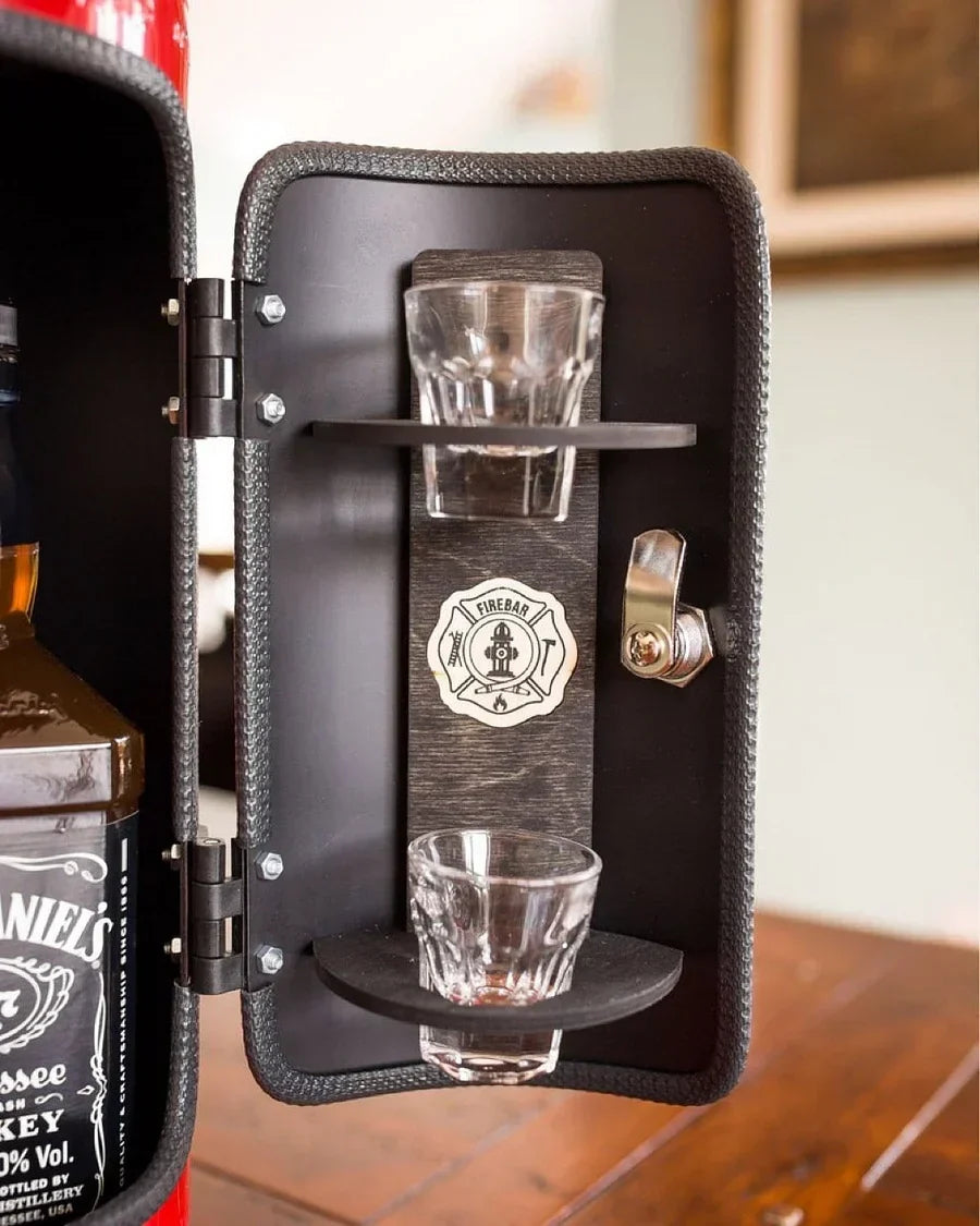 Skrytý bar v hasicím přístroji – stylový, nápaditý a jedinečný